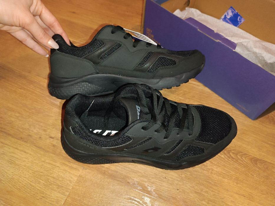 Нови Маратонки Lotto Zuko 40 номер