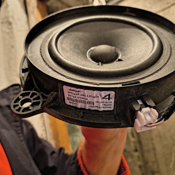 Субуфер и тонколони.Работят перфектно.