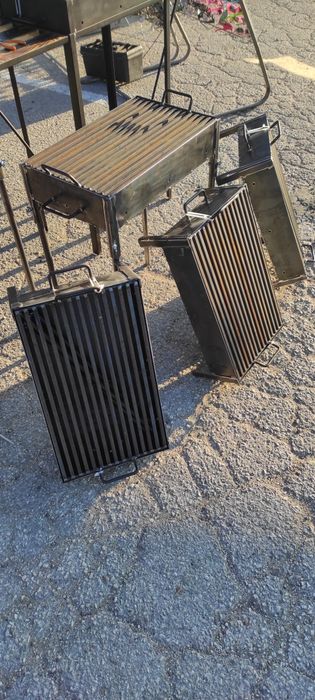 Скара на дървени въглища