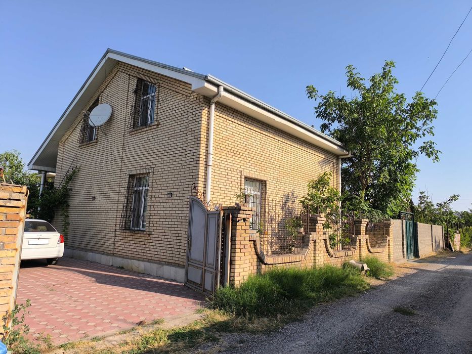 Продается своя 2х этажная уютная дача с бассейном и плодовым садом