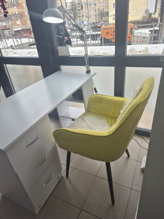 Vand Birou Manichiura