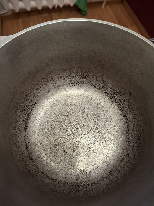 Продам казан с крышкой