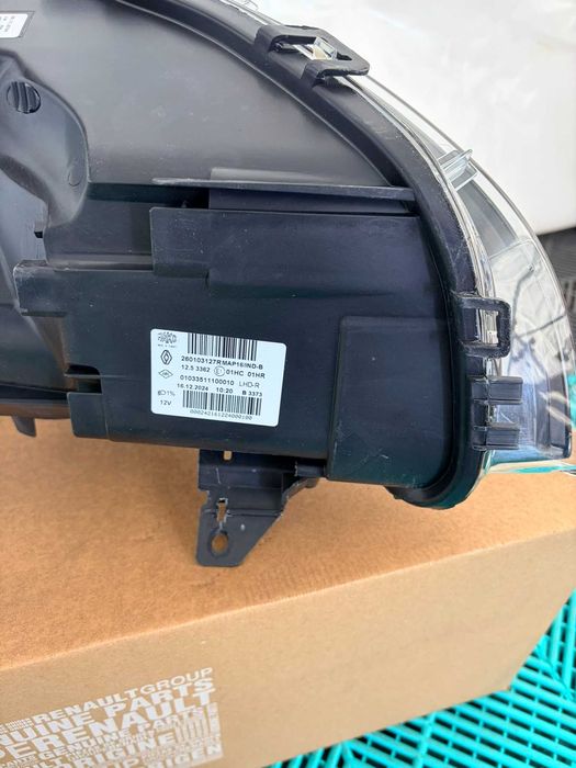 Far dreapta fata Renault Clio 4 2012-2016 nou original Renault