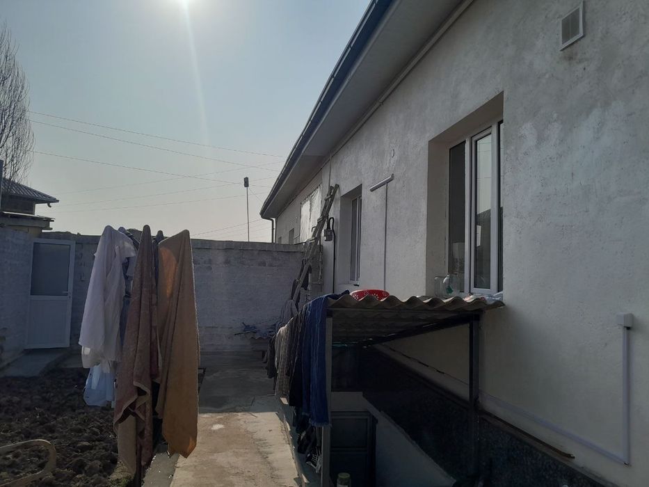 Uy sotiladi Oqqo'rg'on