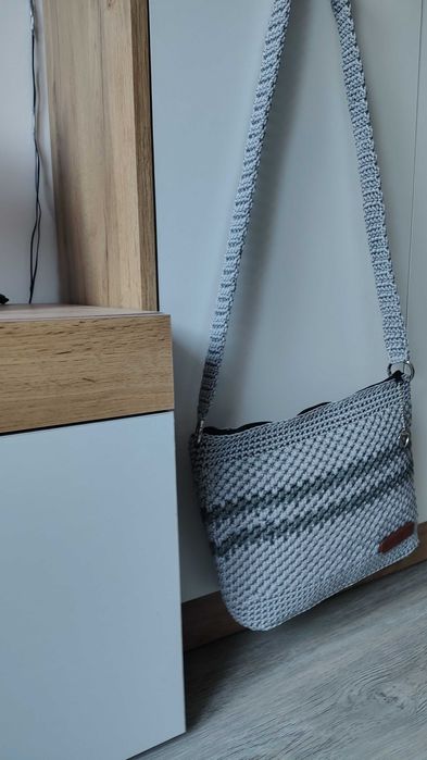 Луксозна плетена ръчно дамска чанта, дълга дръжка и подплата с джоб,