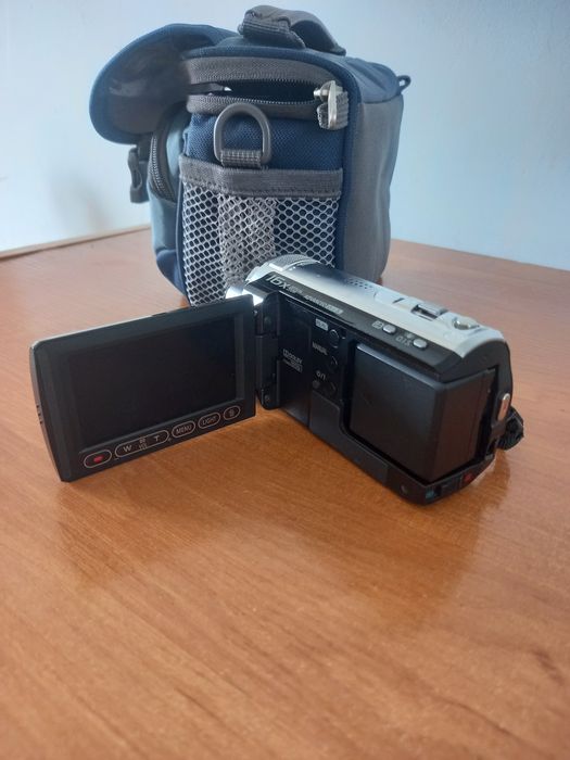 Срочно продам Видеокамеру panasonic HDC-SD10