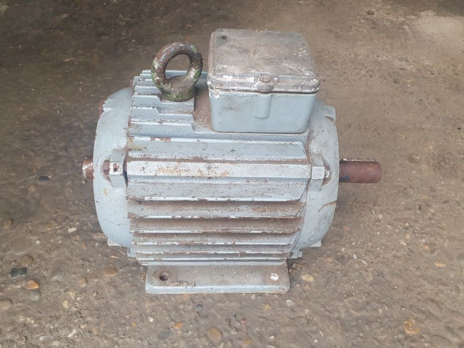 De vanzare 3 motoare trifazate