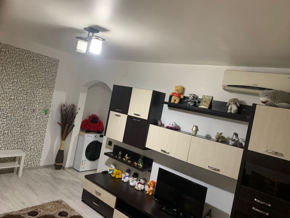 Închiriez apartament cu doua camere Pitești cartier Trivale