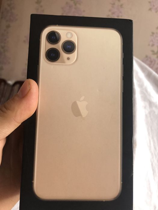 Продам Айфон 11 64