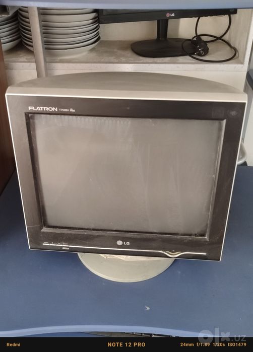 Kompyuter sotiladi stol bilan