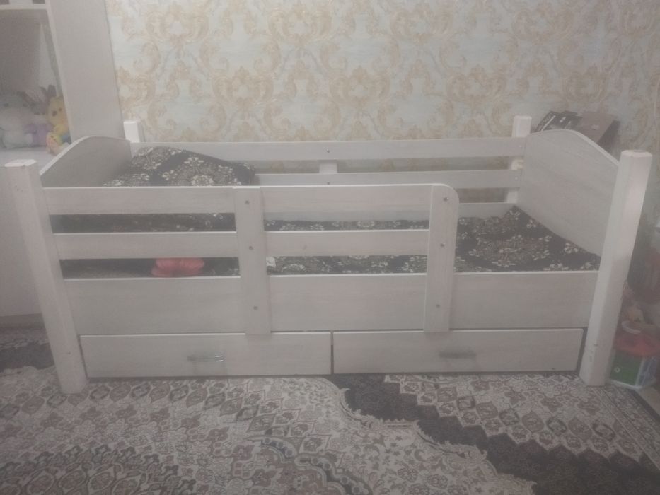 Bolalar krovati sotiladi