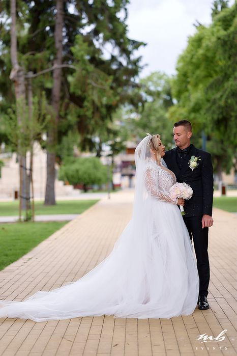 Rochie de mireasă tip sirenă cu trena detașabilă