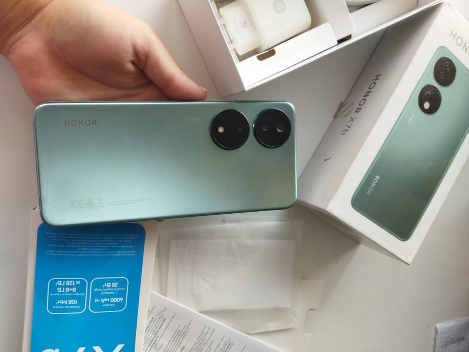 Продаю телефон HONOR X7b