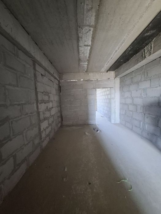 Тезда 8 каватли янги домни 6 чи каватида жойлашган .104 кв метрдан ибо