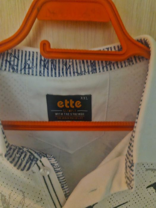 Продават се мъжка тениска