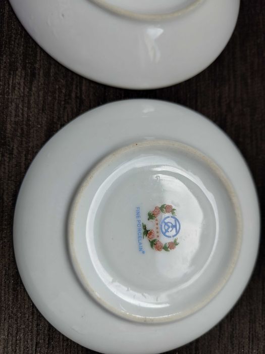 Две чаши с чинии за кафе фин порцелан