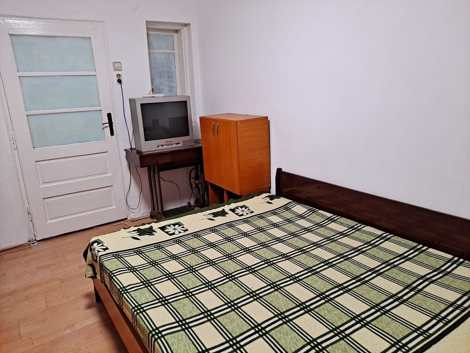 Închiriez cameră la curte Apărătorii Patriei - Berceni