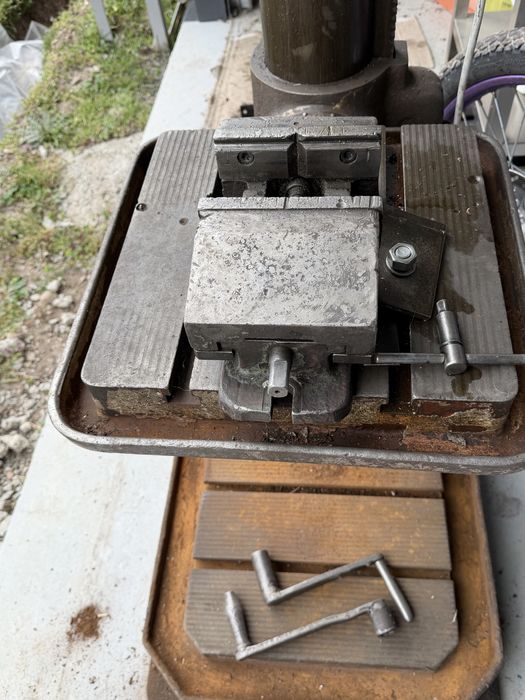 Настолна бормашина с менгеме