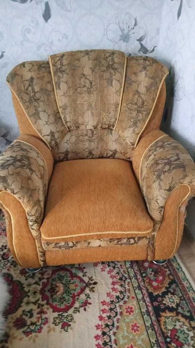 Шкаф плательный. Кресло