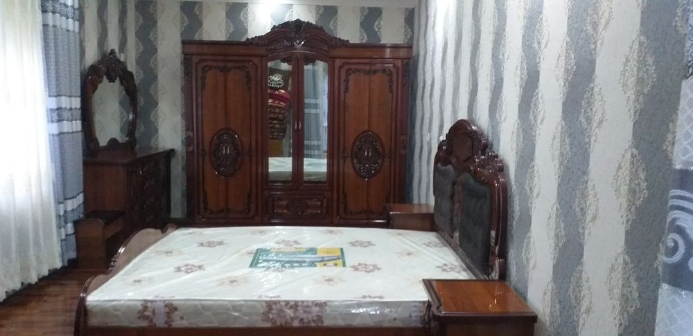 Spalni garnitur sotiladi srocna arzon narxda