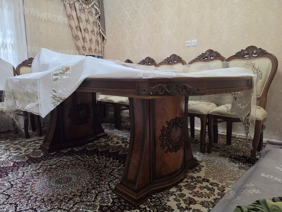 Стол и стулья  12 шт.