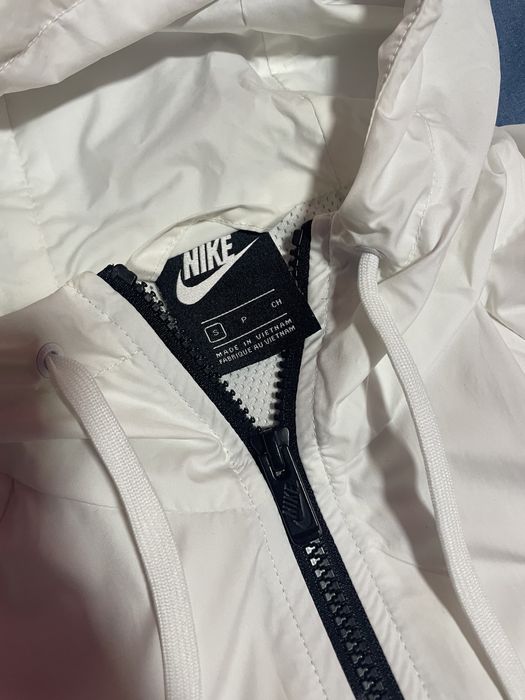 ветровка nike (черно-бяла)