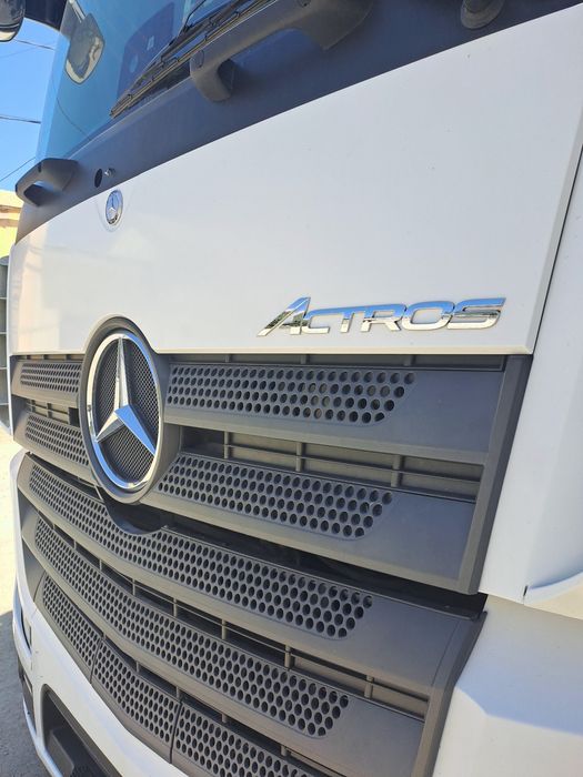 Mercedes-Benz 1848 mega 105 kub