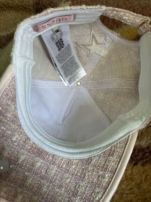 Шапка      Guess