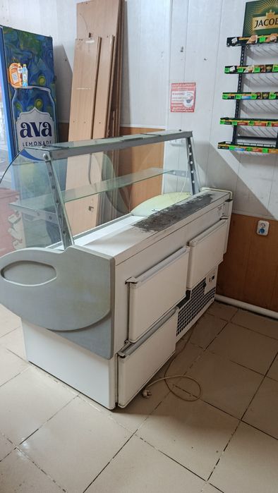 Продается витрина холодильник. 2 штуки.