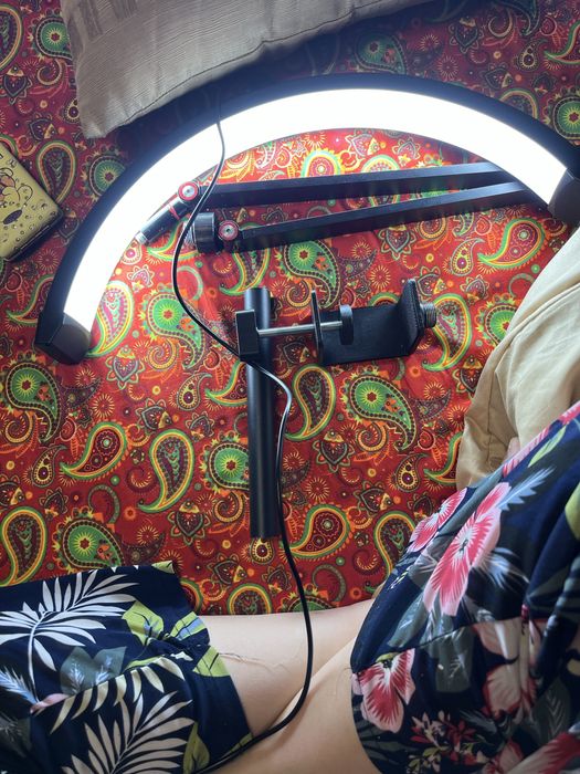 Штативный лампа классно