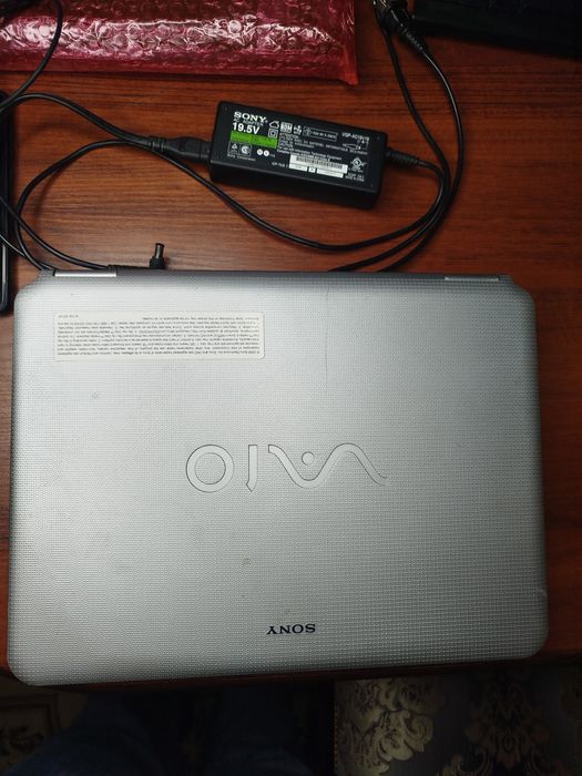 Продается японский ноутбук Sony Vaio Dual Core 3/320Gb состояниеси зор