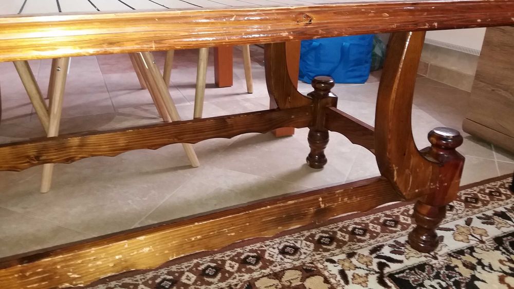 дървена холна маса