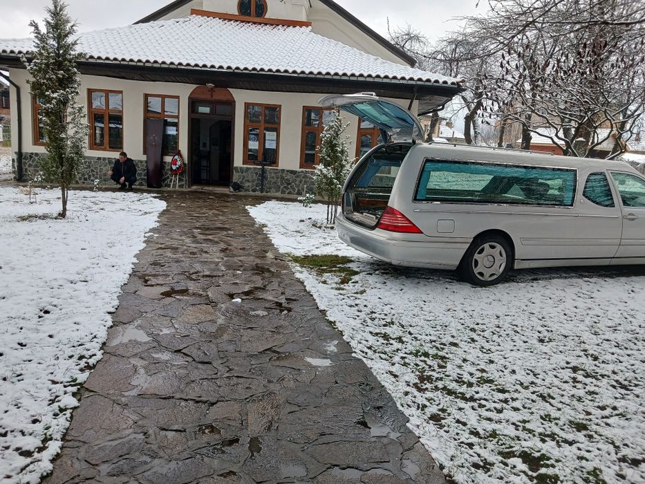 Денонощна траурна агенция ; ЯНУС : град Ботевград