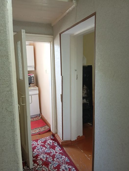 Продаётся 2-х комнатная квартира рядом Дворце Химика 1-й этаж