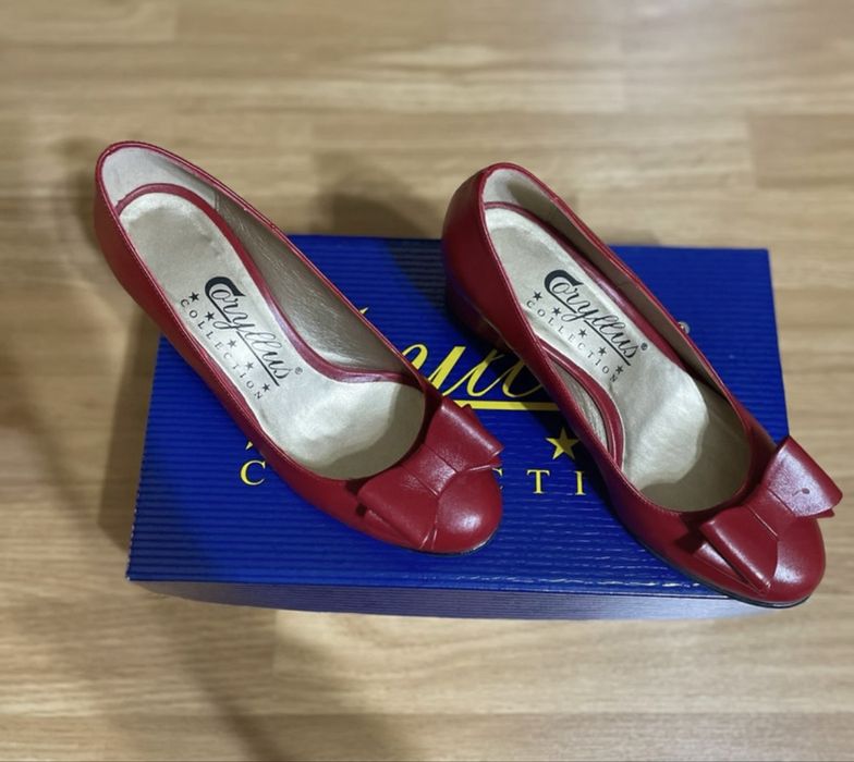 Pantofi roșii din piele