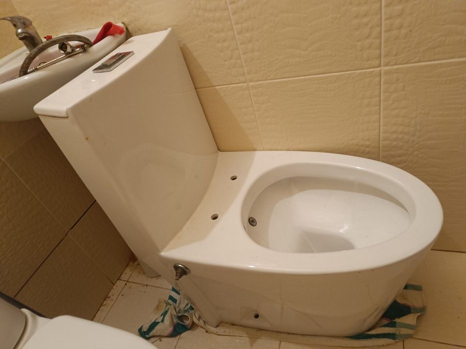 Продам унитаз керамика