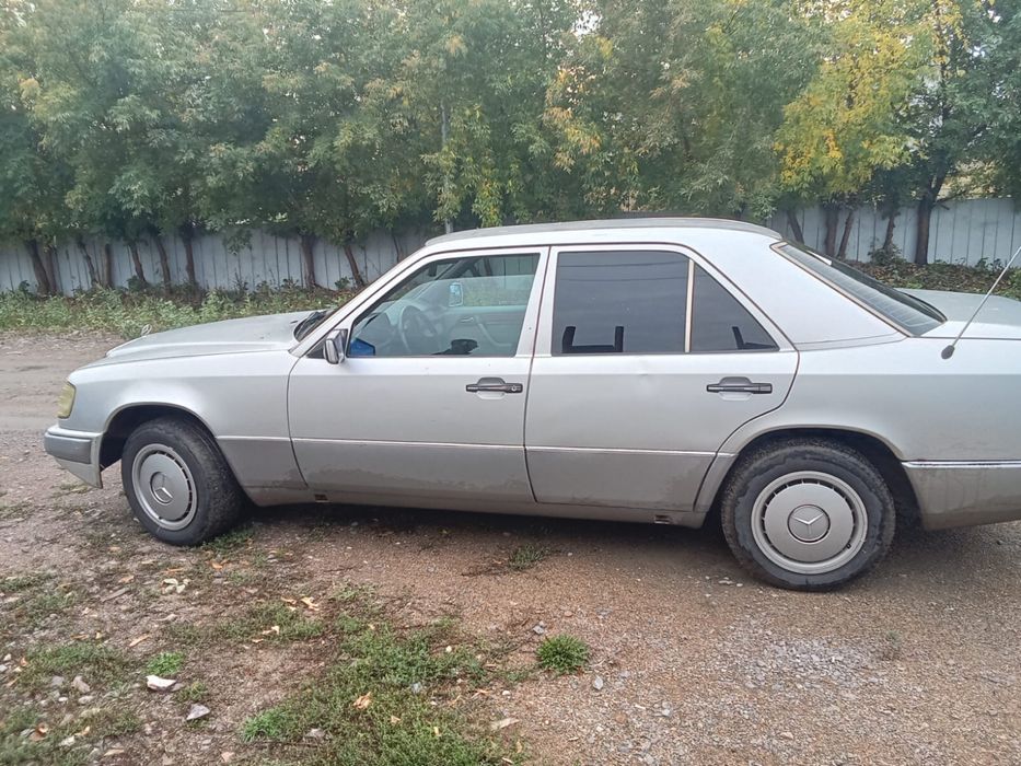Машина продам мерседес 220