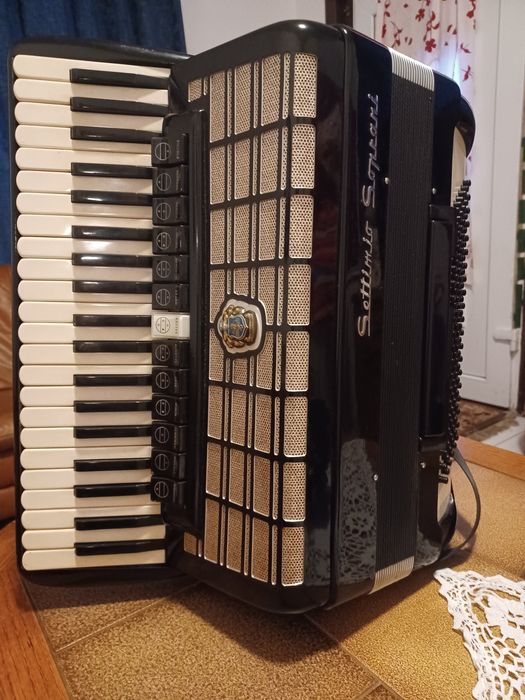 Vând acordeon septimio soprani