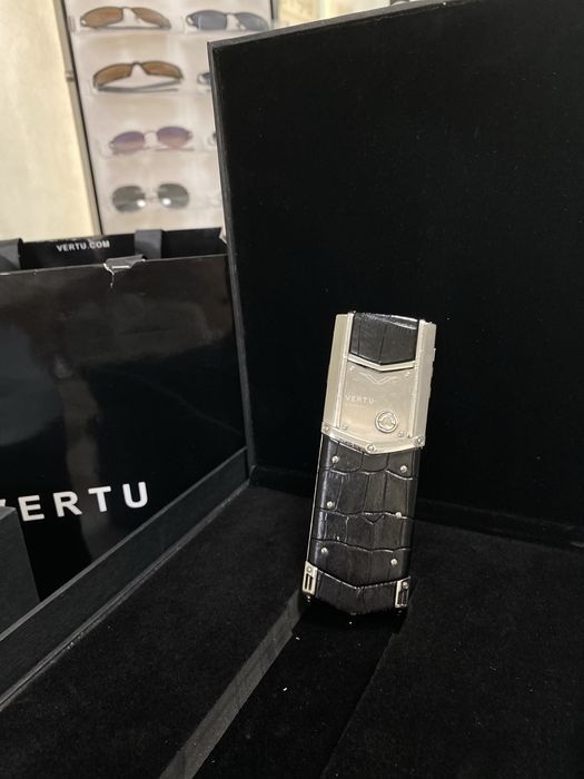 Продам Телефон VERTU