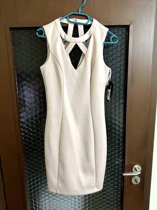 Продавам рокля на марката Guess