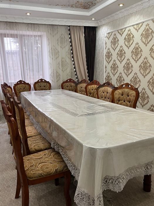 Продаётся стол со стульями. Стол 3,5 * 4м, стулья 14 шт