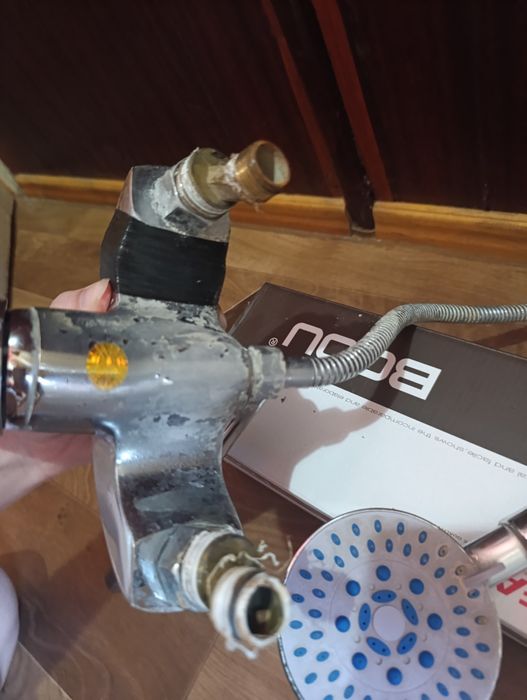 Срочно! Недорого! Сместитель с душем-лейкой