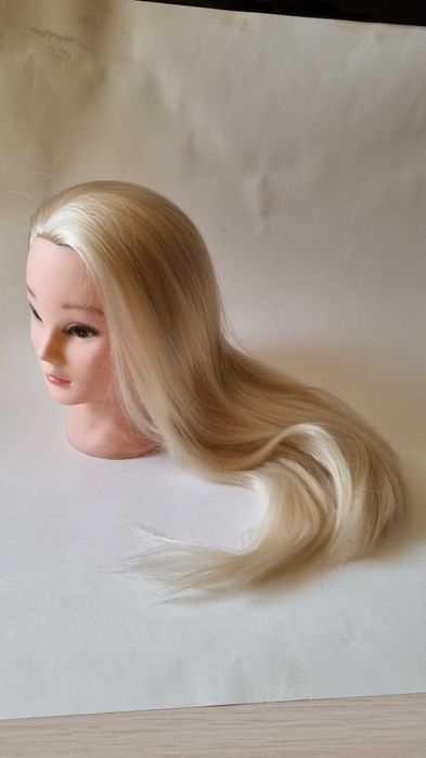 Продаётся манекен голова для причёсок. Метро БуюкИпакЙули (м.горький)