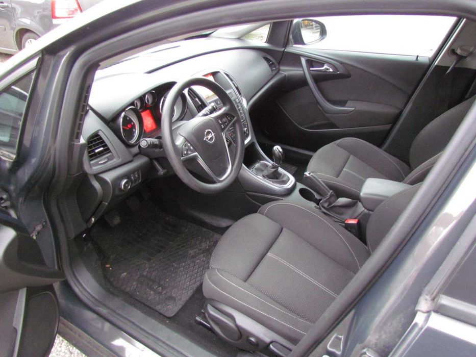 Inchirieri auto Bucuresti - Opel Astra diesel - Auto de inchiriat