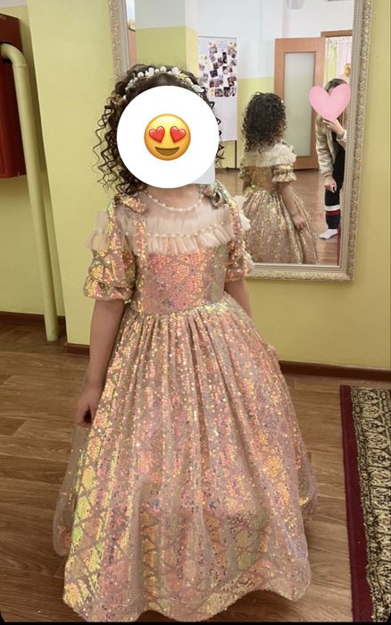 Продам Нарядное платье для девочки 5-6 лет