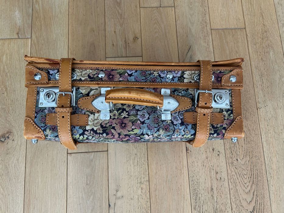 Винтидж куфар за ретро кола или декорация