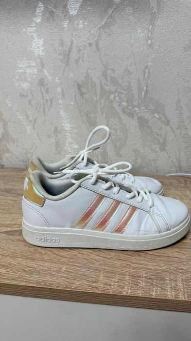 Продам кроссовки Adidas