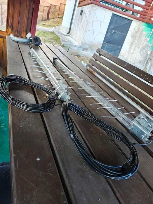 Antene duale MiMo 4G Yagi A4012, castig total 24 dBi (2x12 dBi)