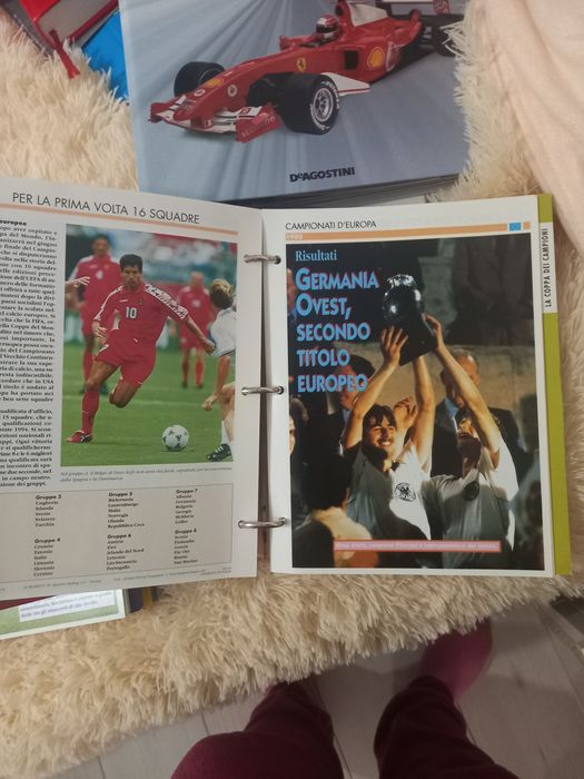 Vind colecție jurnale biografii la fotbaliști renumiti