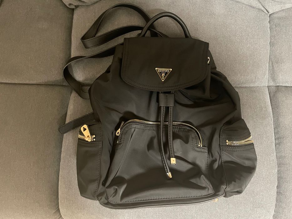 Черна раница Guess